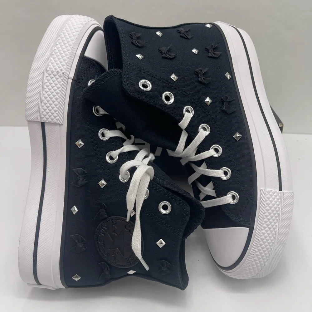 Converse WMNS Black High-Top
CTAS LIFT HI
BLACK/SILVER/WHITE Platform Sneakers - Picture 10 of 15